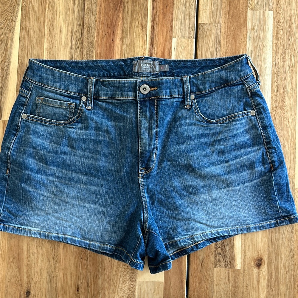 NWOT Torrid High Rise Waist A-Line Shortie Short